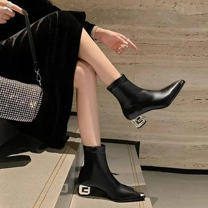 Bottine à talon noir Simili Cuir Femme - Talon géométrique métallique