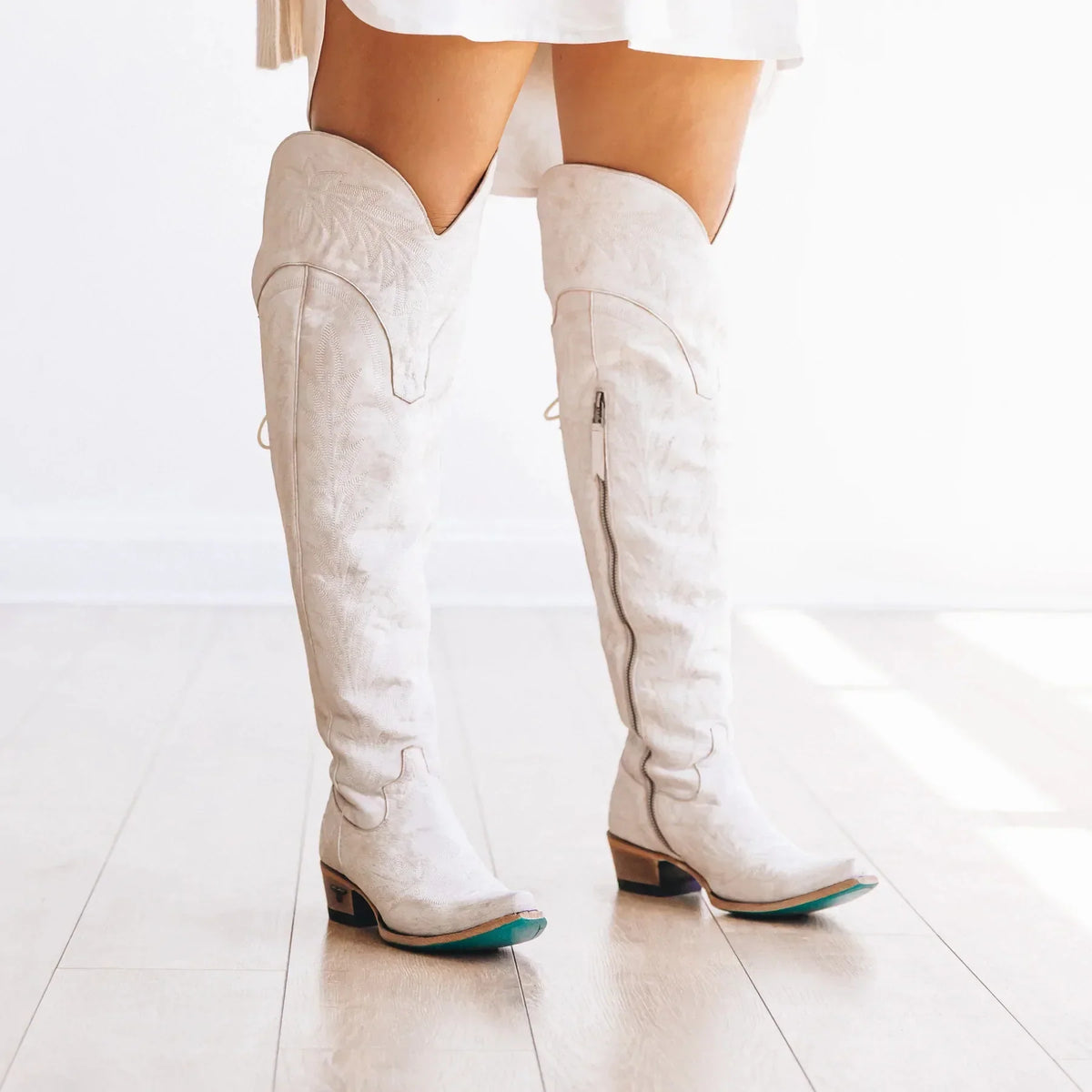 Santiag haute beige PU Femme - Style punk, clous et lacets