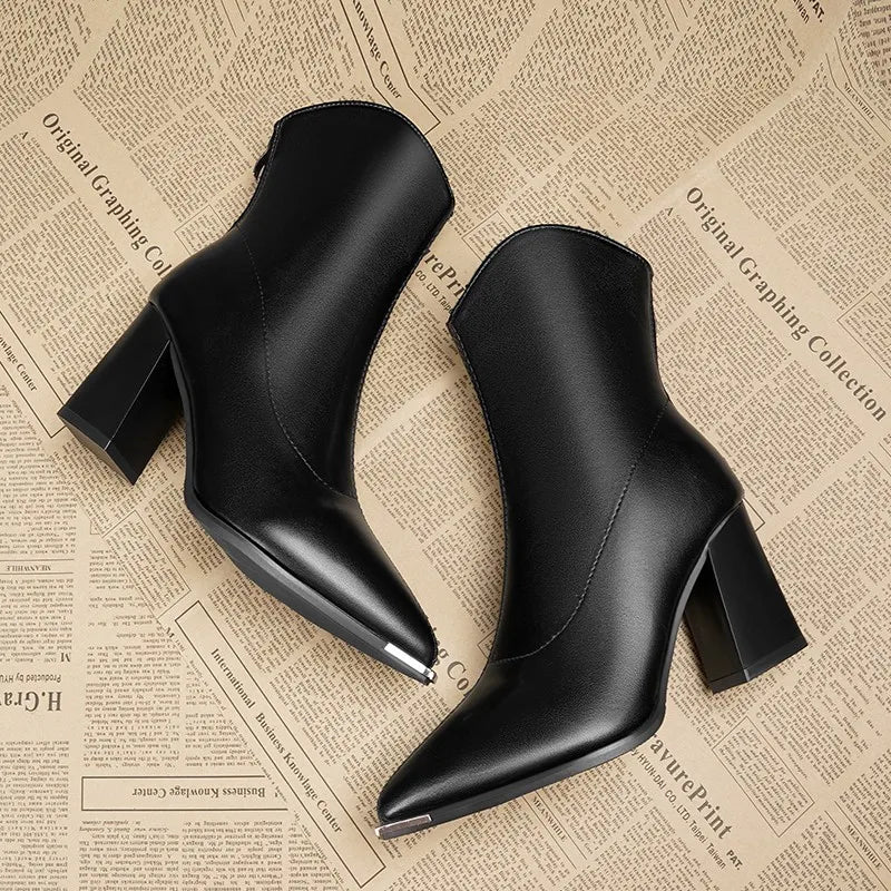Bottine haute noir Cuir Femme - Bout pointu, ornement argenté