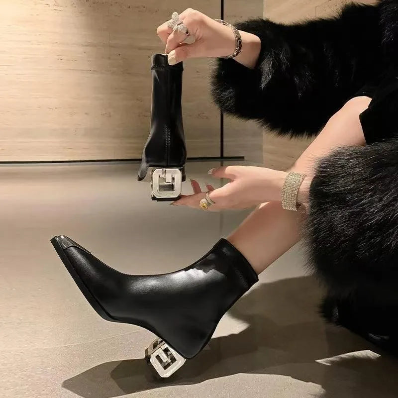 Bottine à talon noir Simili Cuir Femme - Talon géométrique métallique