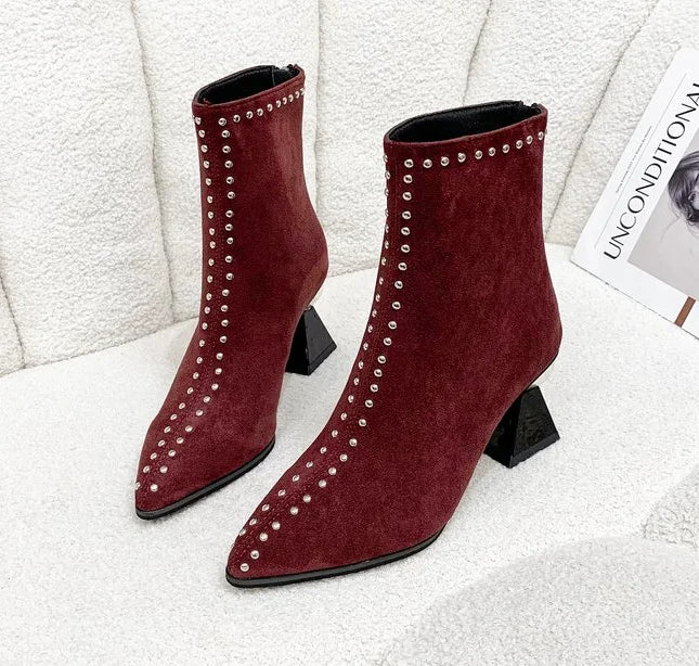 Bottine haute rouge Daim Synthétique Femme - Clous dorés