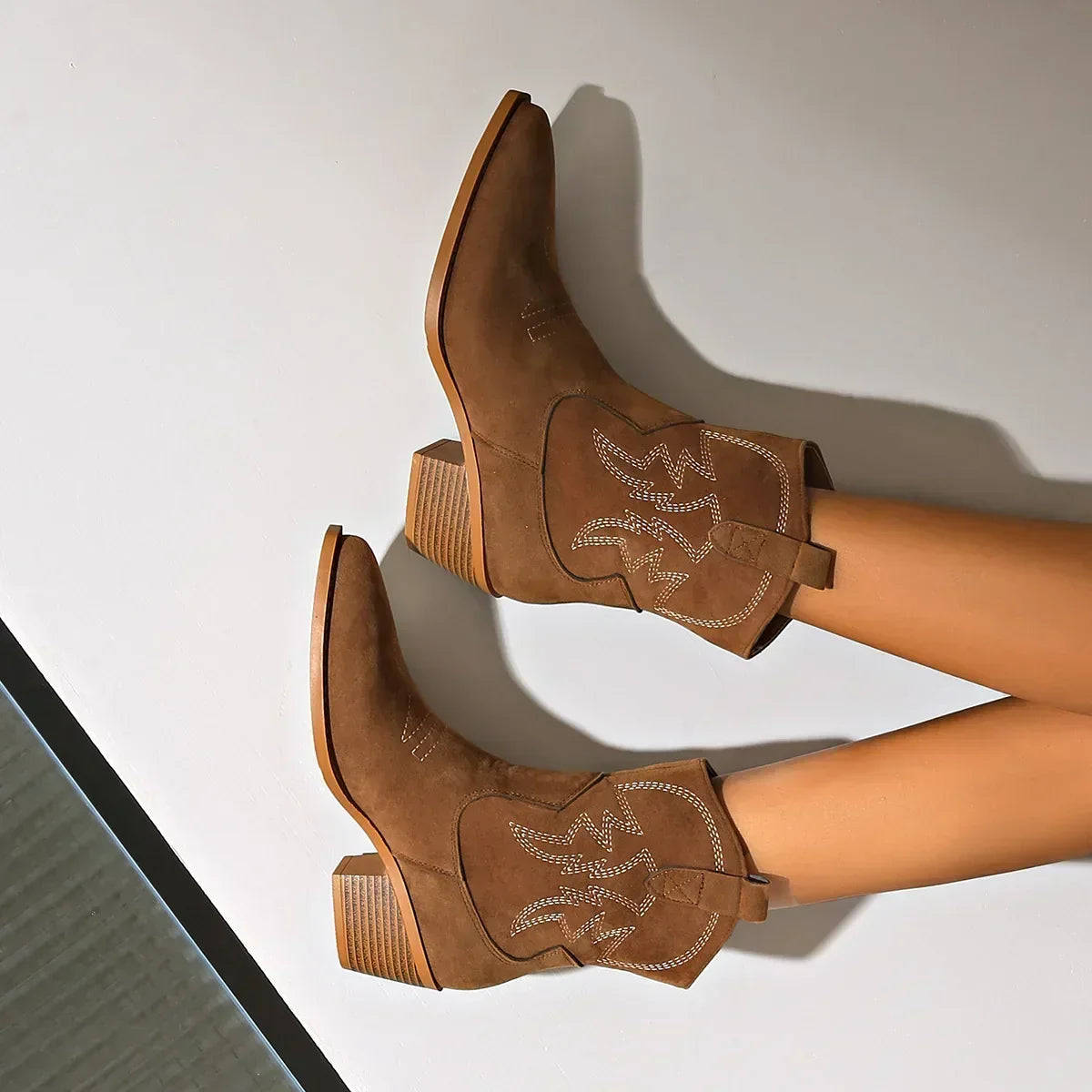 Santiag mi-haute marron clair Femme - Broderies western, bout pointu