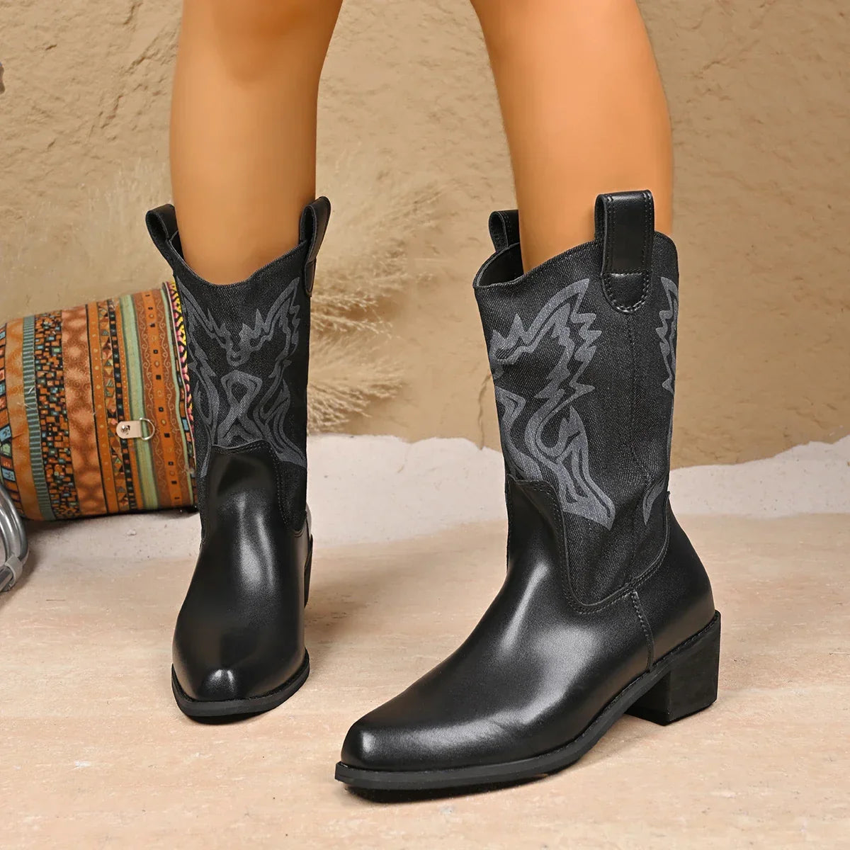 Santiag mi-haute noir Simili Cuir Femme - Broderies, talon carré