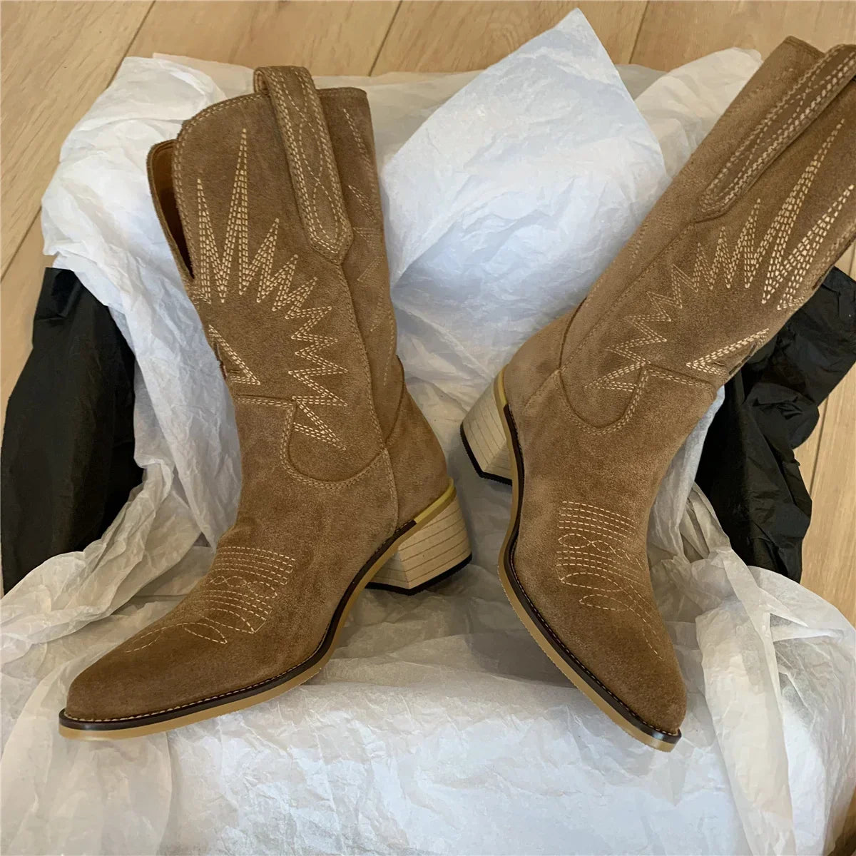 Santiag mi-haute marron clair PU Femme - Broderies western, effet daim