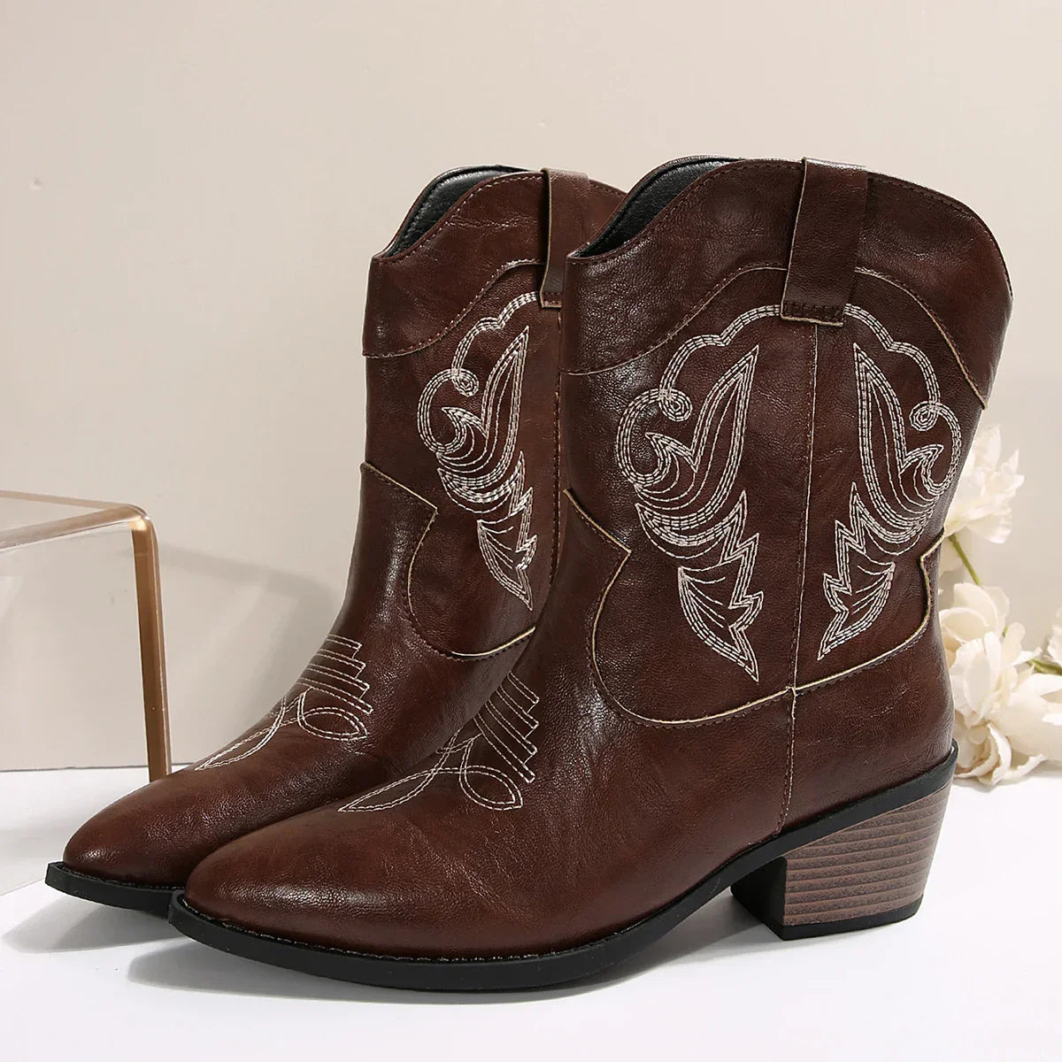Santiag mi-haute marron Simili Cuir Femme - Broderies contrastées