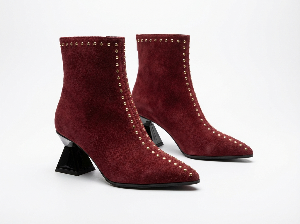 Bottine haute rouge Daim Synthétique Femme - Clous dorés